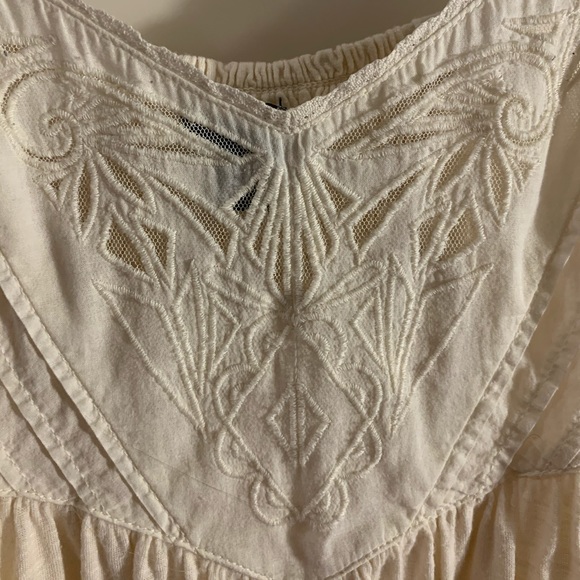 White Flowy lace tank - Picture 2 of 2
